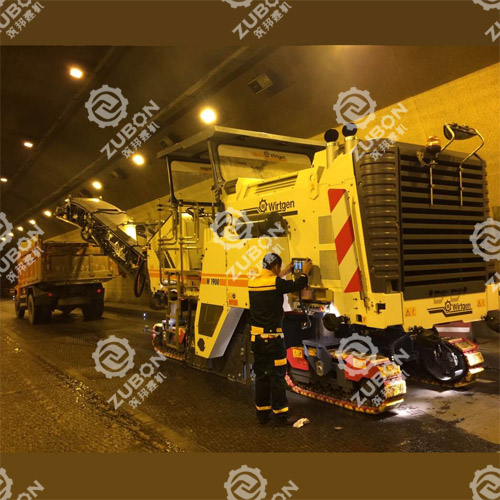 2014年6月湖北鄂西高速魚(yú)泉溪隊(duì)道水泥路面精銑刨